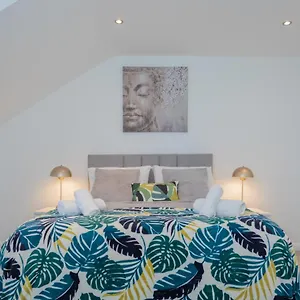 https://the-arches-new-modern-2br.belfasthotelsireland.com