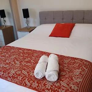 https://marina-view-apartments.cardiffhotelswales.com